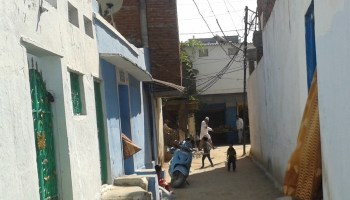 Photo/stories from the field: the curtain as a signifier of ‘private’ and ‘public’ in the research space